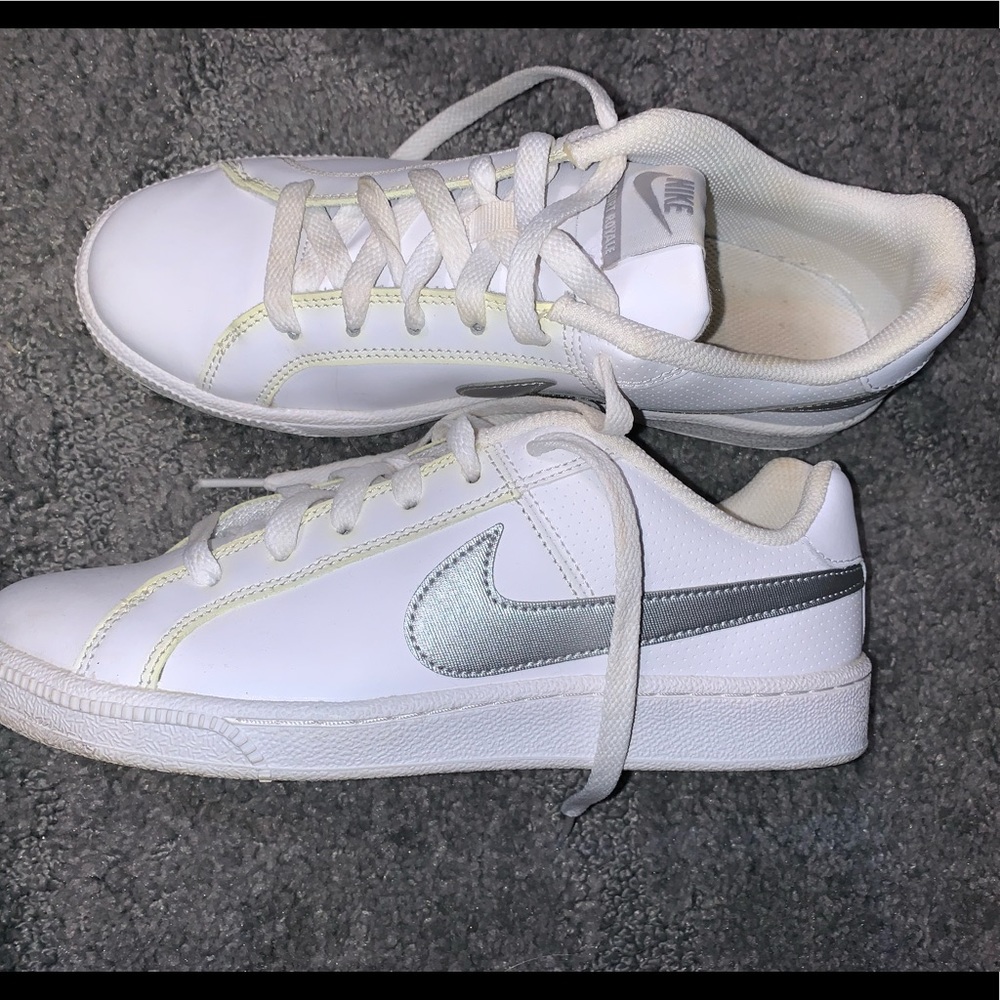 Nike court royale
